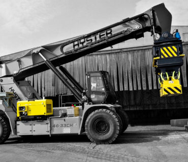 Impianto a magneti per reach stacker