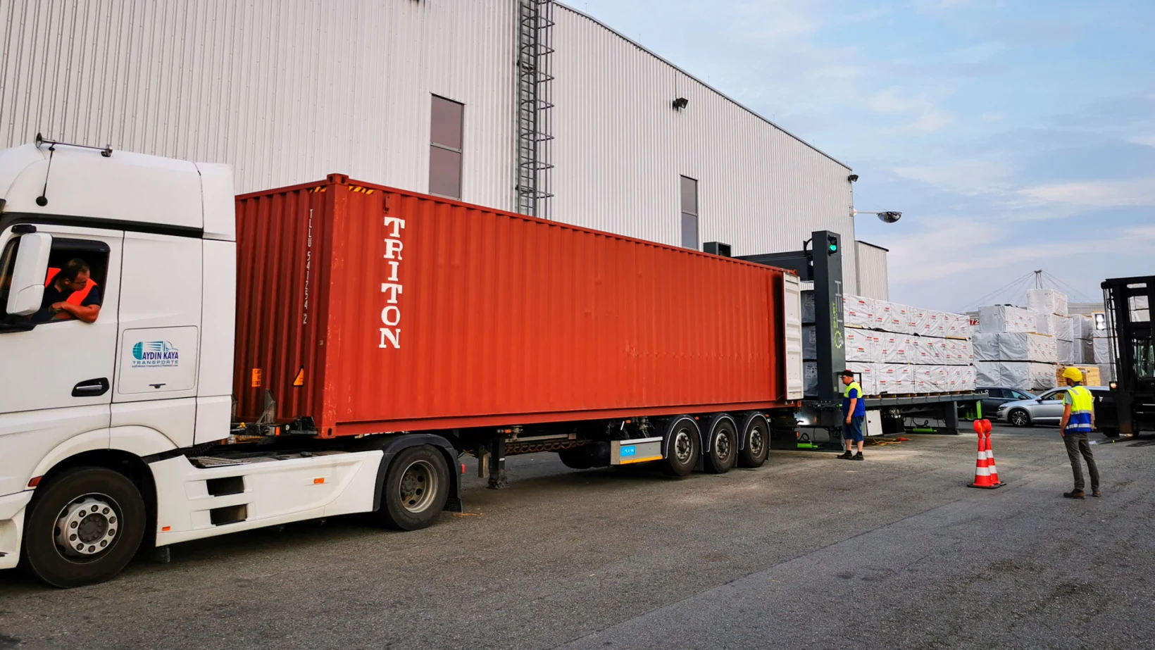 container-loader-at-egger-site-large