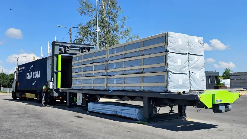 container-loader-with-cargo