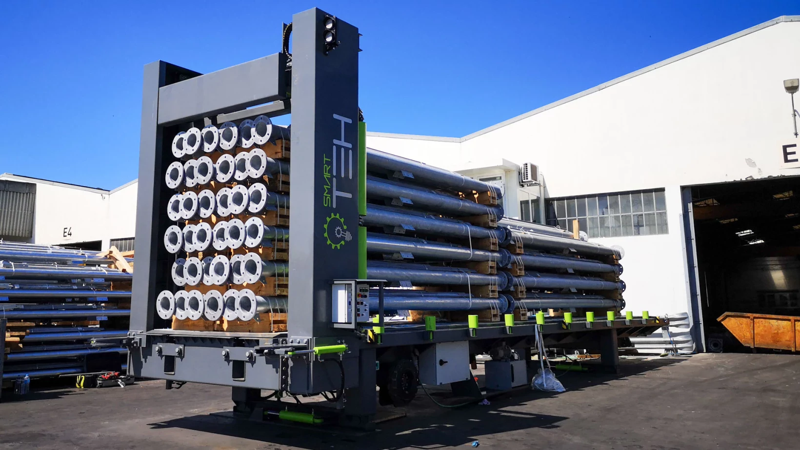 loading-metal-tubes-with-container-loader-large